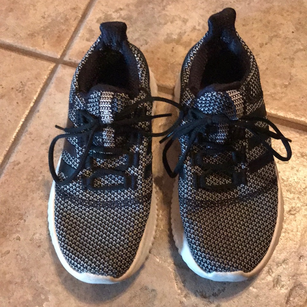 Adidas tennis shoes